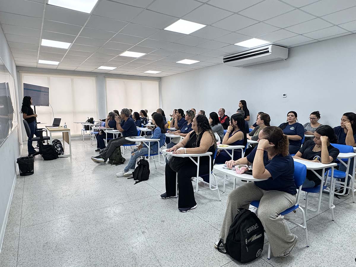 Formação orienta profissionais sobre uso do sistema iiEducação nas escolas da rede municipal de Ilhabela copiar